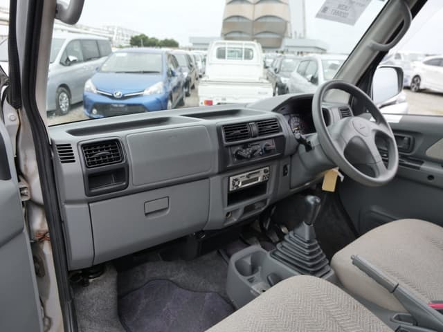 2001 Mitsubishi Town Box JDM car for sale — photo 23 of 25