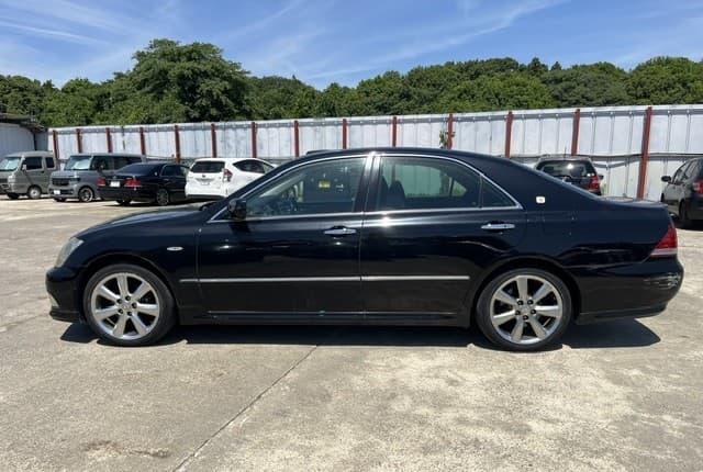 2004 Toyota Crown JDM car for sale — photo 6 of 25
