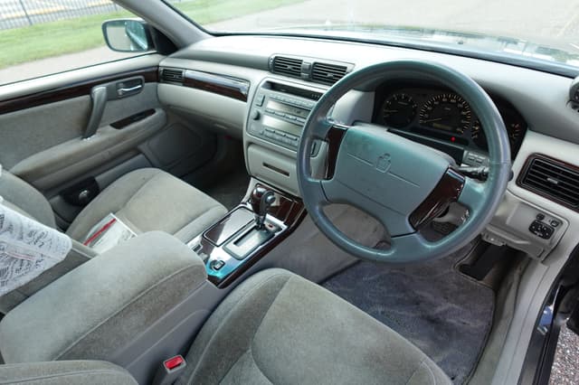 1999 Toyota Crown JDM car for sale — photo 12 of 18