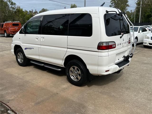 2005 Mitsubishi Delica JDM car for sale — photo 8 of 10