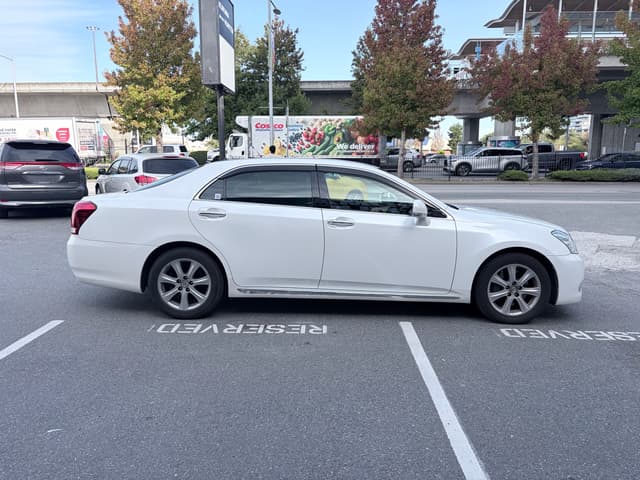 2009 Toyota Majesta JDM car for sale — photo 7 of 19