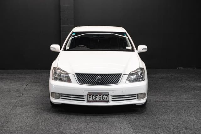 2004 Toyota Crown JDM car for sale — photo 4 of 20
