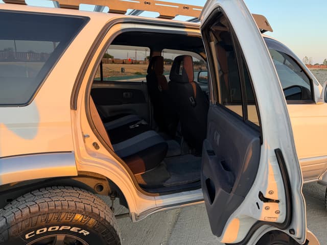 1999 Toyota Hilux Surf JDM car for sale — photo 17 of 25