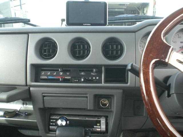 1998 Suzuki Jimny JDM car for sale — photo 10 of 16