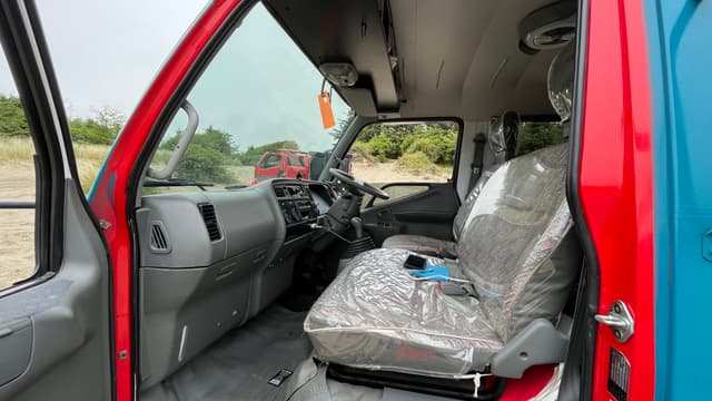 1995 Mitsubishi Canter JDM car for sale — photo 21 of 26