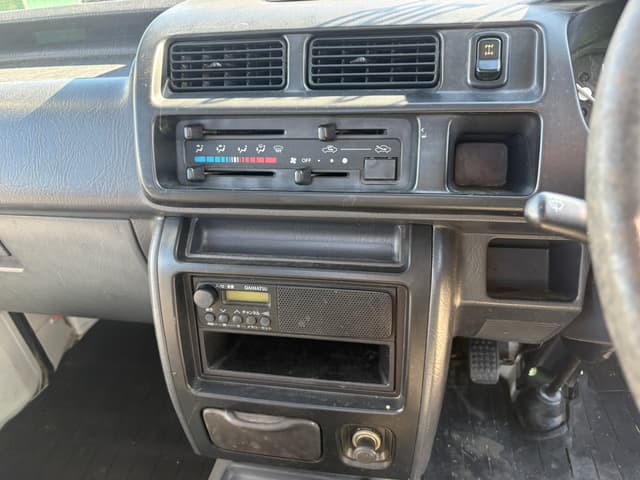 2000 Daihatsu Hijet JDM car for sale — photo 13 of 25
