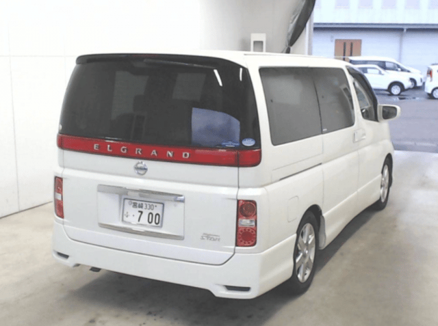 2006 Nissan Elgrand JDM car for sale — photo 2 of 4