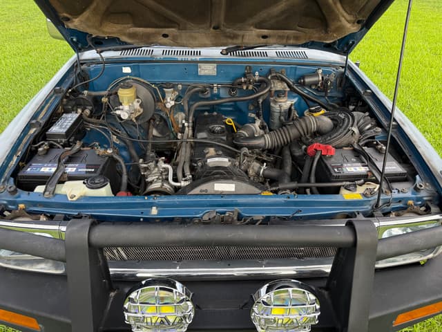1993 Toyota Hilux JDM car for sale — photo 21 of 25