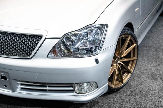 2005 Toyota Crown JDM car for sale — photo 2 of 19