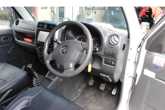 2010 Suzuki Jimny JDM car for sale — photo 21 of 25