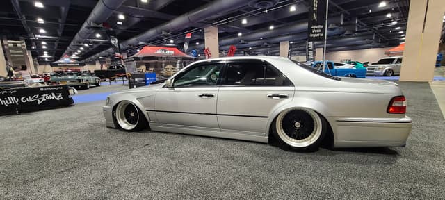 1996 Nissan Cima JDM car for sale — photo 8 of 10