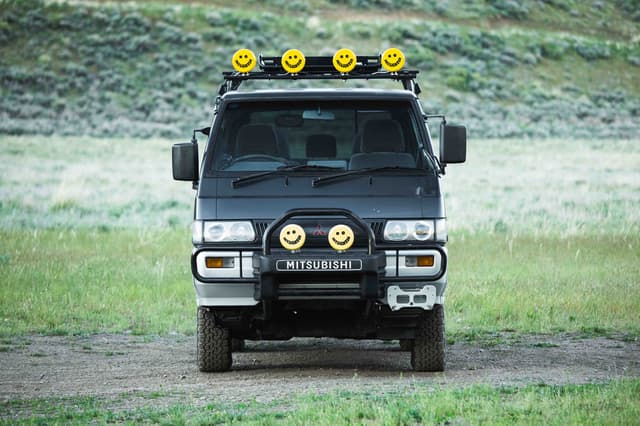 1992 Mitsubishi Delica JDM car for sale — photo 9 of 25