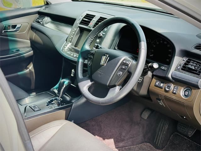 2008 Toyota Crown JDM car for sale — photo 15 of 25
