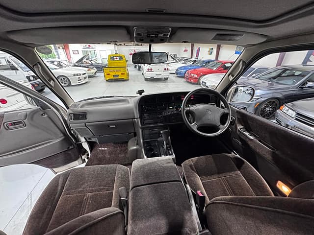 1995 Toyota HiAce JDM car for sale — photo 20 of 25