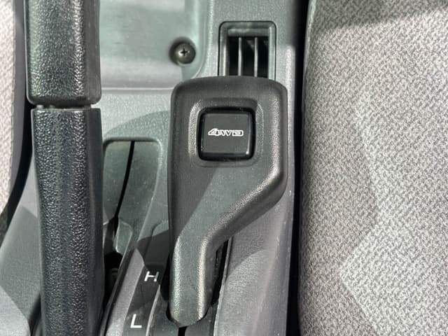 1998 Mitsubishi Minicab JDM car for sale — photo 12 of 23