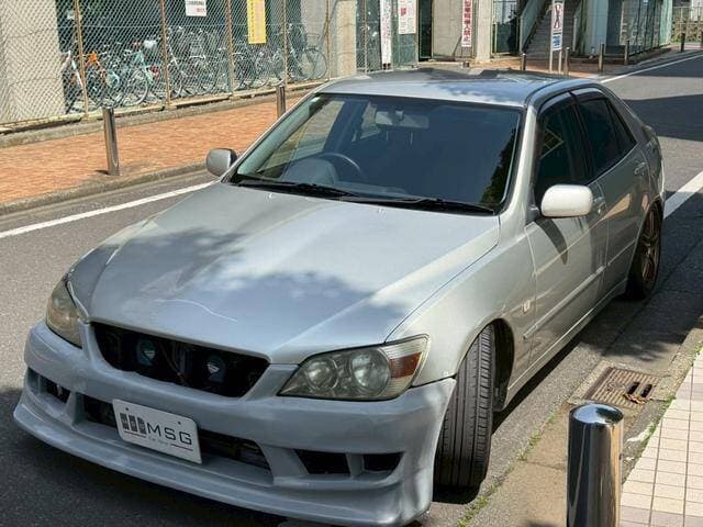 2001 Toyota Altezza JDM car for sale — photo 2 of 9