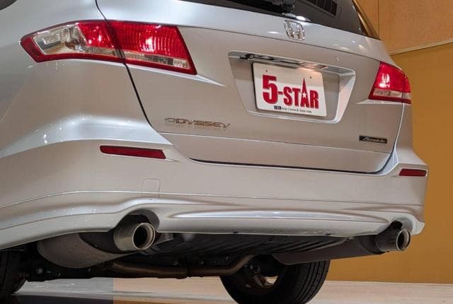2011 Honda Odyssey JDM car for sale — photo 18 of 25