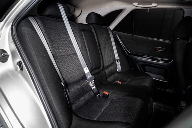 2001 Toyota Altezza JDM car for sale — photo 17 of 20