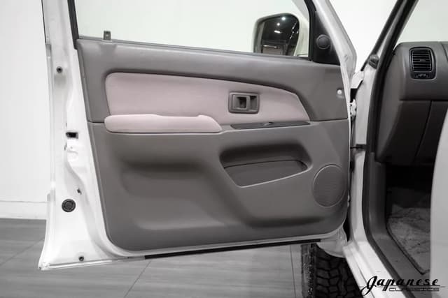 2000 Toyota Hilux Surf JDM car for sale — photo 20 of 25