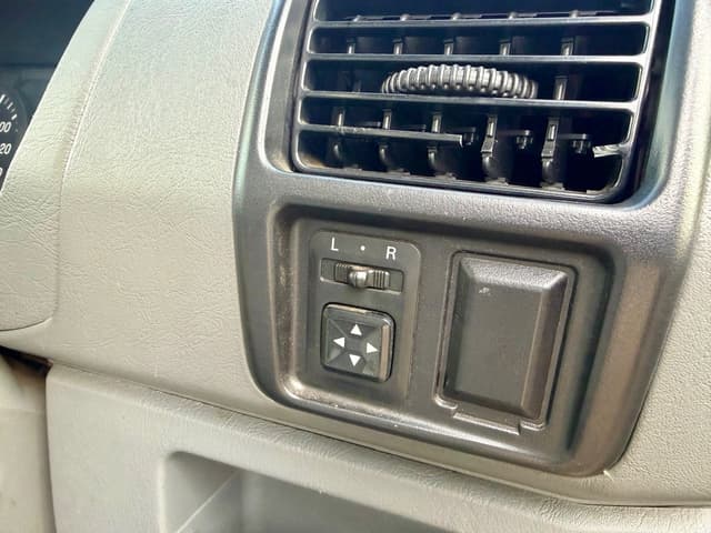 2000 Mitsubishi Town Box JDM car for sale — photo 23 of 25