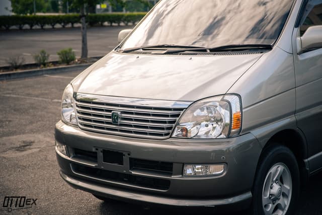 2001 Toyota Regius JDM car for sale — photo 16 of 25