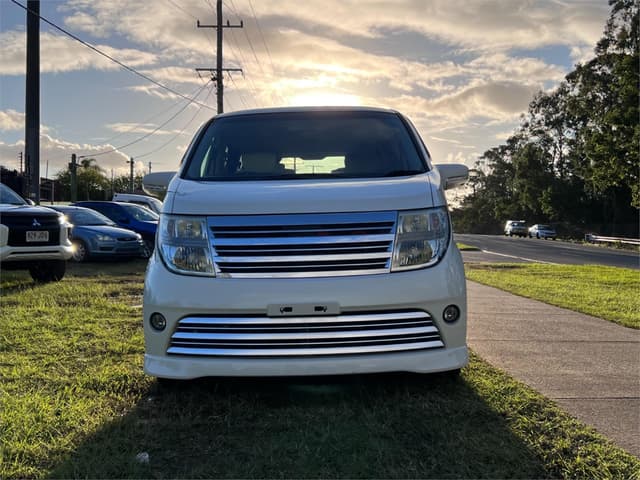 2005 Nissan Elgrand JDM car for sale — photo 2 of 16