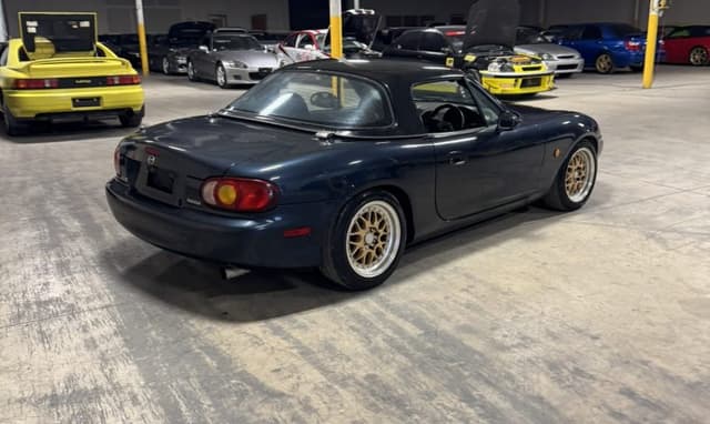 1998 Mazda Roadster (Eunos Roadster / MX-5) JDM car for sale — photo 9 of 25