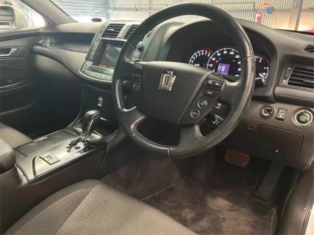 2009 Toyota Crown JDM car for sale — photo 15 of 19