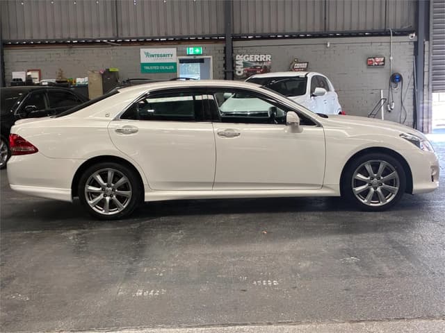2009 Toyota Crown JDM car for sale — photo 7 of 19