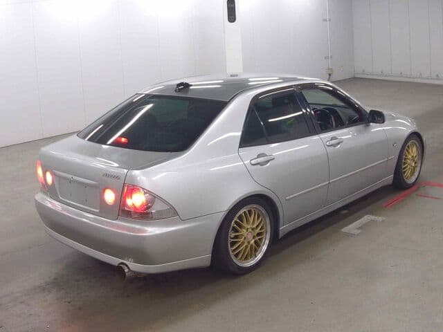 1998 Toyota Altezza JDM car for sale — photo 2 of 6