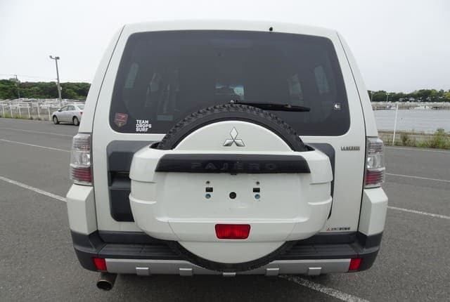 2009 Mitsubishi Pajero JDM car for sale — photo 4 of 25