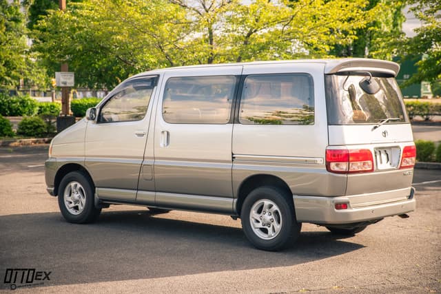 2001 Toyota Regius JDM car for sale — photo 6 of 25