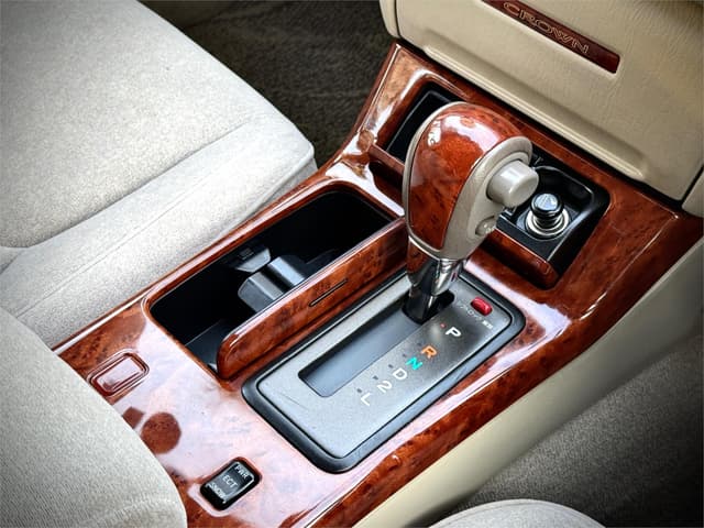 1999 Toyota Crown JDM car for sale — photo 15 of 25