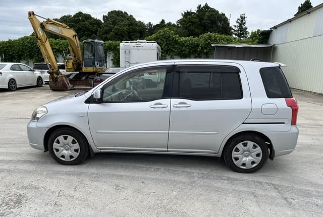 2007 Toyota Raum JDM car for sale — photo 6 of 25