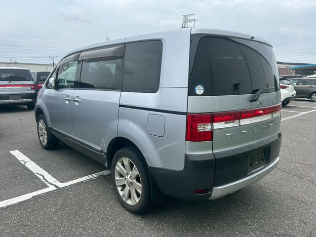 2011 Mitsubishi Delica JDM car for sale — photo 2 of 8
