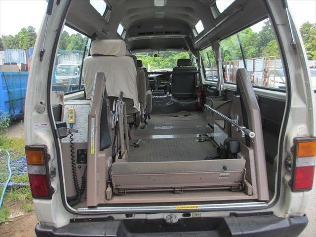 1999 Nissan Caravan JDM car for sale — photo 24 of 25