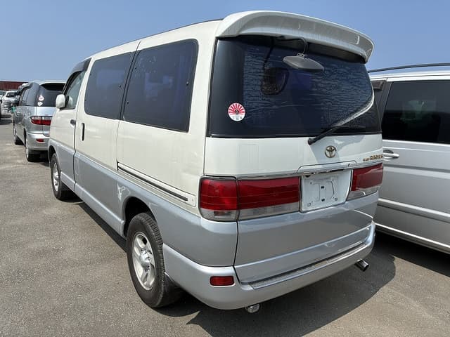 1998 Toyota Regius JDM car for sale — photo 2 of 8