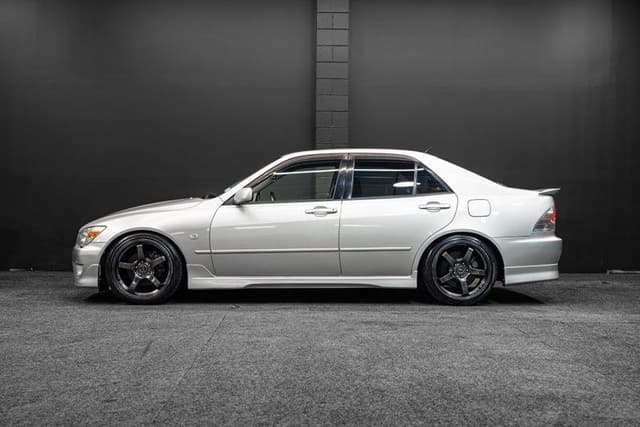 1999 Toyota Altezza JDM car for sale — photo 6 of 16