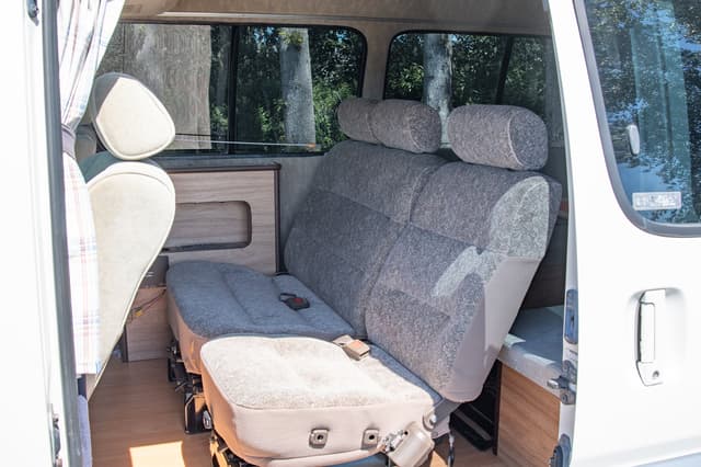2001 Toyota Grand Hiace JDM car for sale — photo 11 of 15