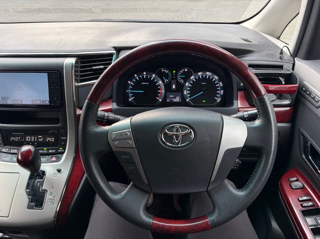 2008 Toyota Vellfire JDM car for sale — photo 9 of 15
