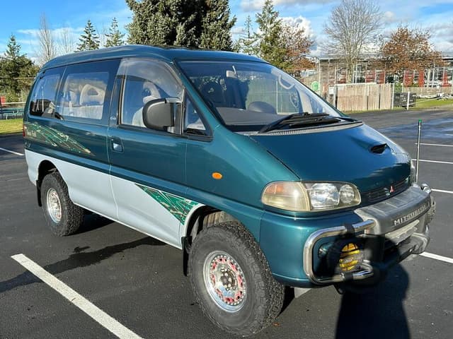 1995 Mitsubishi Delica JDM car for sale — photo 8 of 17