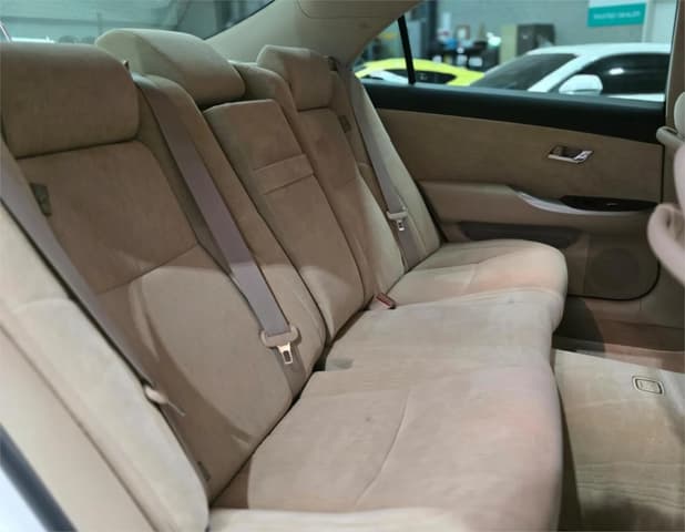 2011 Toyota Majesta JDM car for sale — photo 10 of 20