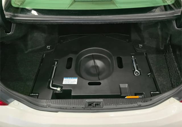 2011 Toyota Majesta JDM car for sale — photo 12 of 20