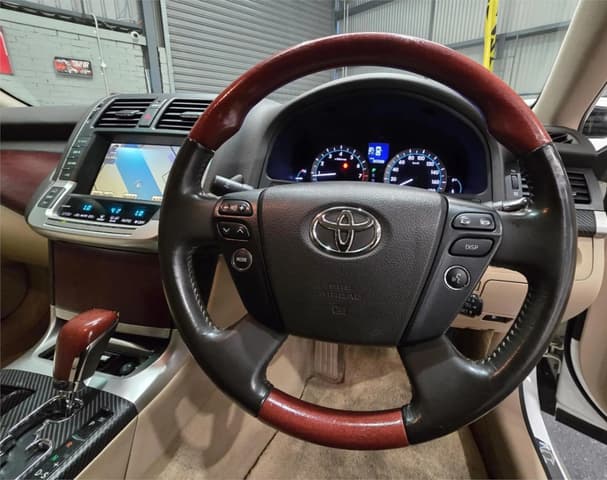 2011 Toyota Majesta JDM car for sale — photo 14 of 20