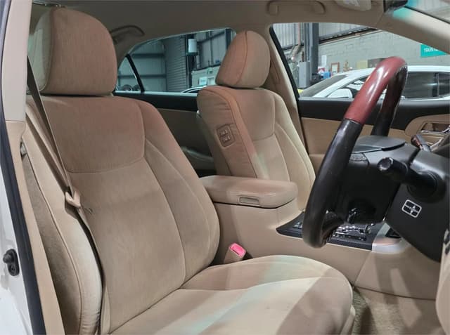 2011 Toyota Majesta JDM car for sale — photo 3 of 20