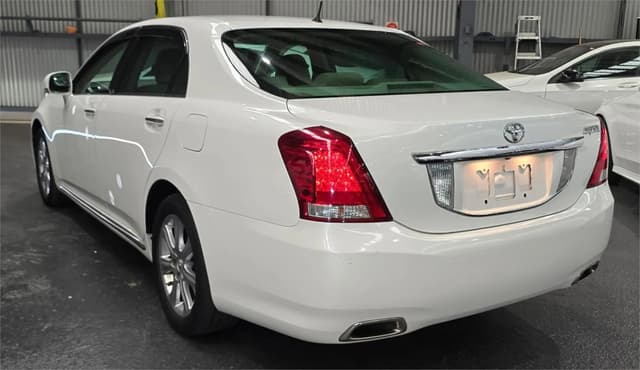 2011 Toyota Majesta JDM car for sale — photo 5 of 20