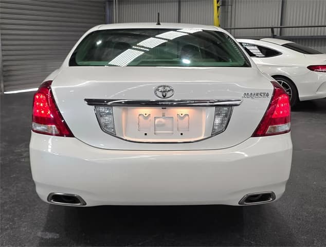2011 Toyota Majesta JDM car for sale — photo 6 of 20