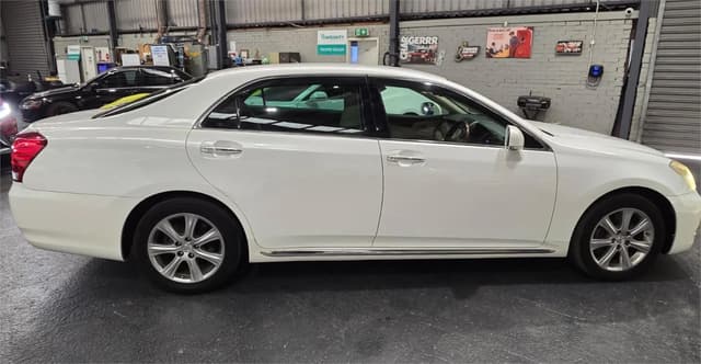 2011 Toyota Majesta JDM car for sale — photo 7 of 20