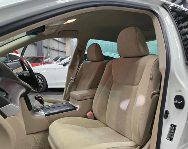 2011 Toyota Majesta JDM car for sale — photo 8 of 20