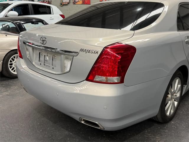 2010 Toyota Majesta JDM car for sale — photo 12 of 25